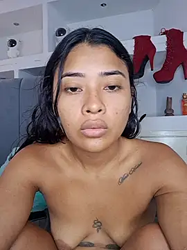 Layla em online show from February 15, 2026, 2:36 pm