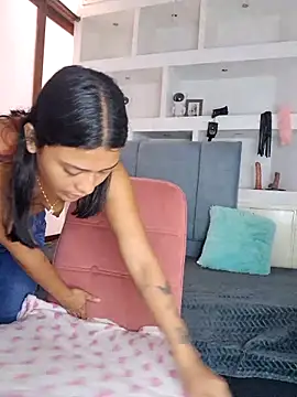 Layla em online show from February 24, 2026, 12:47 pm