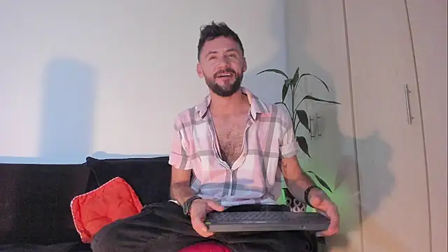 Snapshot of Erickpritz_xh chatting on May 15, 2026, 2:07 am Erickpritz xh online show from May 15, 2026, 2:07 am