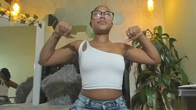 Naomy-lopez online show from March 16, 2026, 7:40 pm