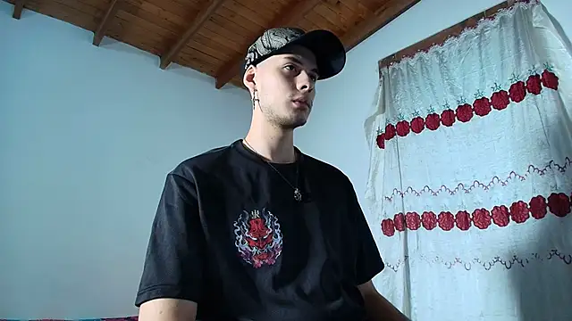 Snapshot of Vlad__night chatting on May 16, 2026, 3:47 am Vlad night online show from May 16, 2026, 3:47 am