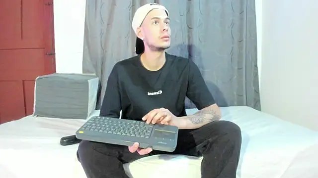 Snapshot of Vlad__night chatting on May 28, 2026, 3:48 am Vlad night online show from May 28, 2026, 3:48 am