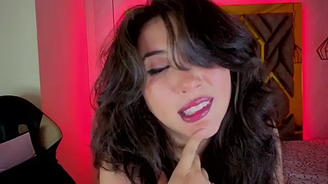 Luvienne online show from February 6, 2026, 7:28 pm