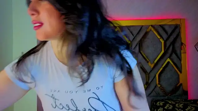 Luvienne online show from February 22, 2026, 7:34 pm