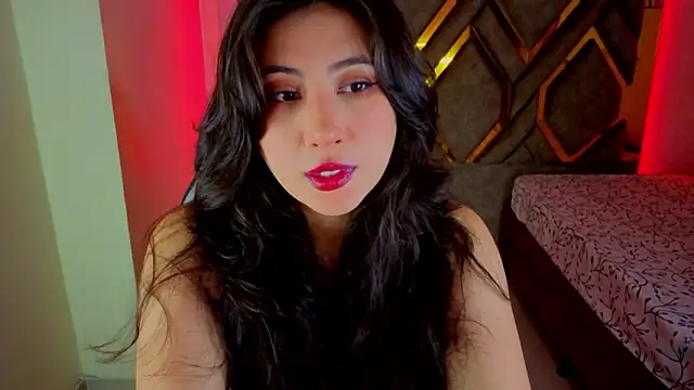 Luvienne online show from February 24, 2026, 8:07 pm