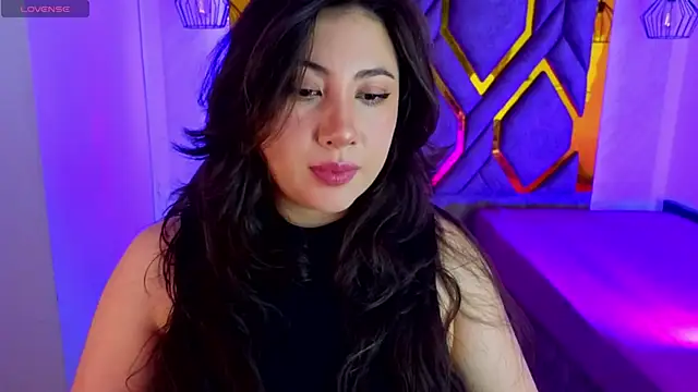 Snapshot of Luvienne chatting on June 18, 2026, 7:07 pm Luvienne online show from June 18, 2026, 7:07 pm
