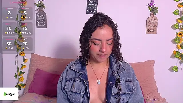 Snapshot of emiily_curly chatting on May 20, 2026, 11:27 am emiily curly online show from May 20, 2026, 11:27 am