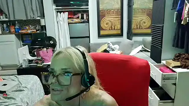 Snapshot of starandsky chatting on June 27, 2026, 11:21 pm starandsky online show from June 27, 2026, 11:21 pm