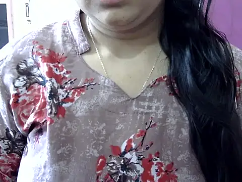 Cute Aliyaa online show from April 4, 2026, 8:01 am