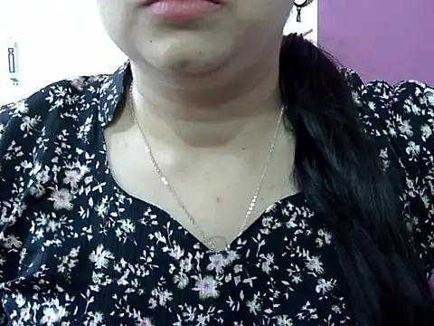 Cute Aliyaa online show from April 25, 2026, 11:46 am