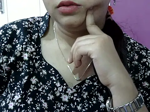 Cute Aliyaa online show from April 25, 2026, 1:41 pm