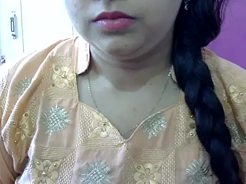 Cute Aliyaa online show from May 1, 2026, 10:42 am