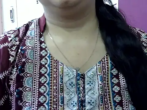 Cute Aliyaa online show from May 2, 2026, 9:47 am