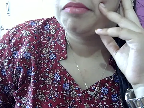 Snapshot of Cute_Aliyaa chatting on May 6, 2026, 9:47 am Cute Aliyaa online show from May 6, 2026, 9:47 am
