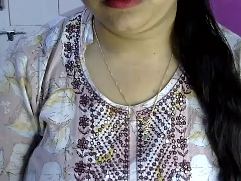 Cute Aliyaa online show from June 18, 2026, 1:37 pm