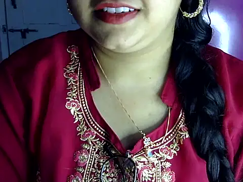 Cute Aliyaa online show from July 3, 2026, 1:28 pm