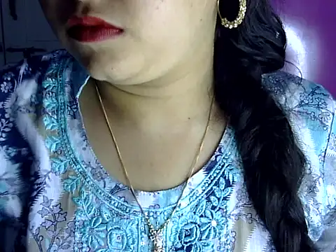Cute Aliyaa online show from July 4, 2026, 1:39 pm
