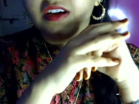 Cute Aliyaa online show from July 5, 2026, 1:07 pm