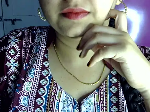 Cute Aliyaa online show from July 8, 2026, 1:48 pm