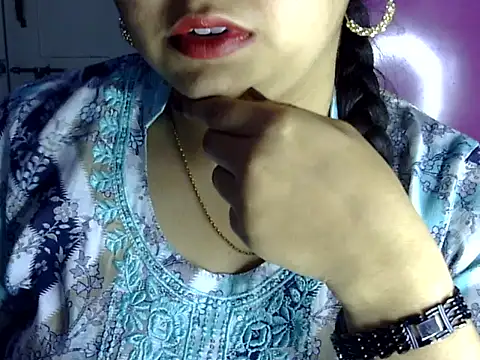 Cute Aliyaa online show from July 9, 2026, 1:37 pm