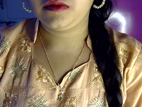 Cute Aliyaa online show from July 11, 2026, 12:52 pm