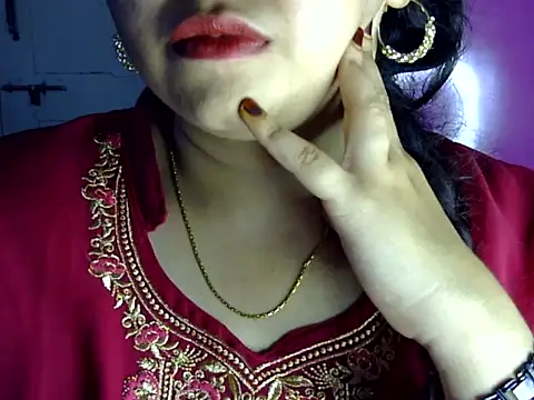 Cute Aliyaa online show from July 12, 2026, 1:24 pm