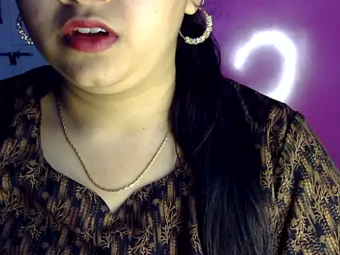 Cute Aliyaa online show from July 17, 2026, 1:40 pm