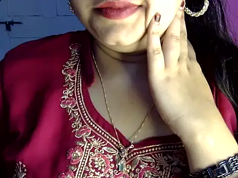 Cute Aliyaa online show from July 27, 2026, 2:02 pm
