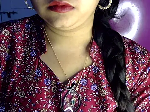 Cute Aliyaa online show from July 29, 2026, 1:09 pm