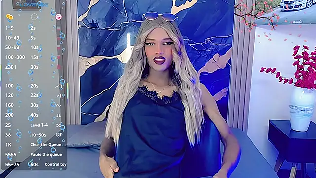 Samantha Ortega  online show from April 25, 2026, 1:41 pm