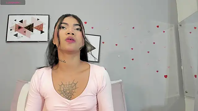 PauleteW10 online show from April 23, 2026, 12:51 pm