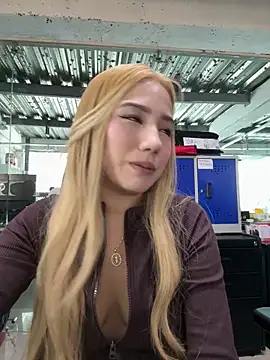 Isa cortes  online show from April 22, 2026, 1:45 pm
