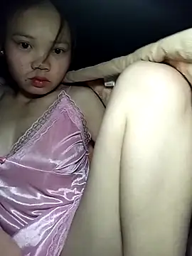 derylove  online show from February 5, 2026, 5:06 pm