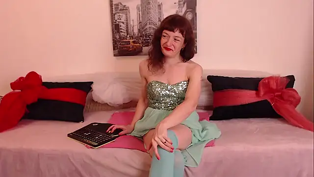 Snapshot of SabrinaBrows chatting on July 6, 2026, 3:03 pm SabrinaBrows online show from July 6, 2026, 3:03 pm