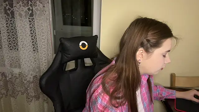 Snapshot of SoftIris_ chatting on March 13, 2026, 6:25 pm SoftIris online show from March 13, 2026, 6:25 pm