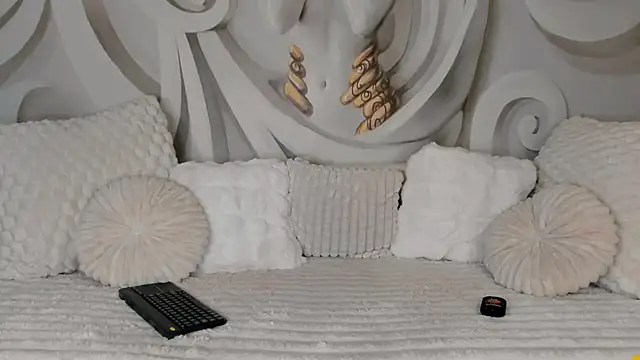 JessicaLee25 online show from August 3, 2026, 12:31 am
