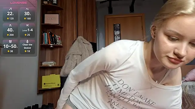 ChongTreece online show from April 25, 2026, 7:22 am