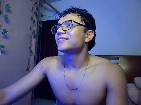 CreamKingg online show from April 23, 2026, 4:03 am