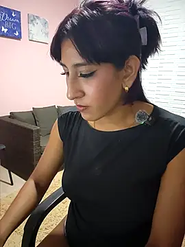 Snapshot of Violet_rousse7 chatting on June 4, 2026, 5:24 am Violet rousse7 online show from June 4, 2026, 5:24 am