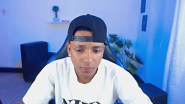 ostinn18 online show from March 6, 2026, 2:02 pm