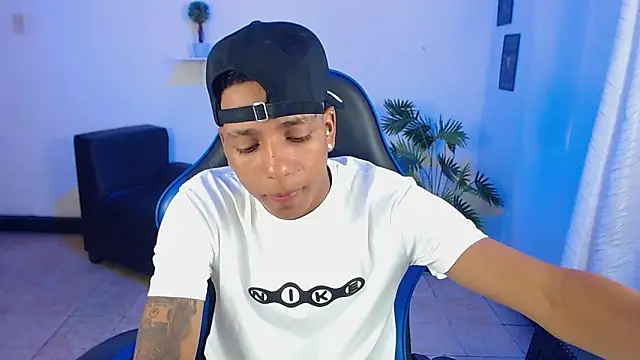 ostinn18 online show from March 12, 2026, 2:45 pm