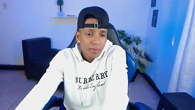 ostinn18 online show from March 13, 2026, 2:12 pm