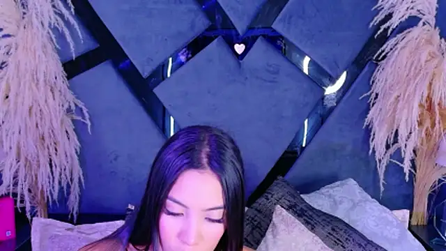 KylieWhitee online show from April 22, 2026, 2:40 pm