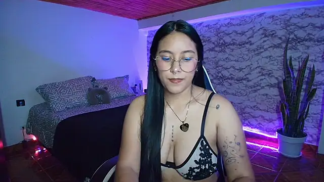 Snapshot of Camila_IRoose chatting on June 19, 2026, 11:30 pm Camila IRoose online show from June 19, 2026, 11:30 pm