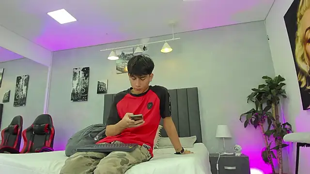 Raphael Nyon online show from March 3, 2026, 3:23 am