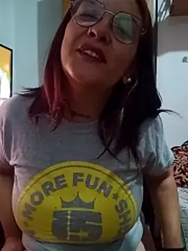 kuramaqueen online show from June 3, 2026, 2:47 am