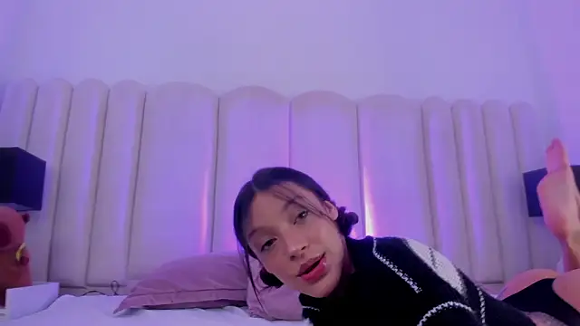 Snapshot of Zoe_Banx chatting on March 13, 2026, 7:48 am Zoe Banx online show from March 13, 2026, 7:48 am