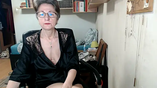 katemodel online show from September 25, 2025, 6:17 am