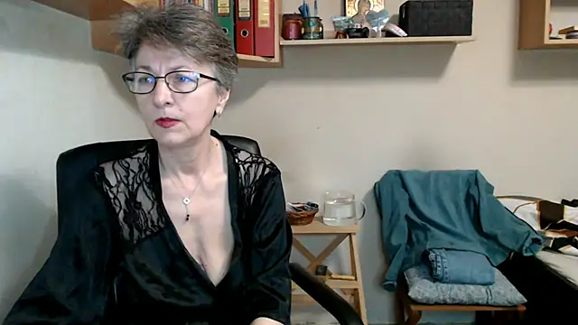 katemodel online show from November 17, 2025, 7:47 am