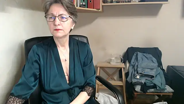 katemodel online show from December 18, 2025, 7:58 am